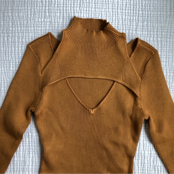 Junior's Almost Famous Funnel Neck Keyhole Midi Dress Size Medium - Picture 6 of 12